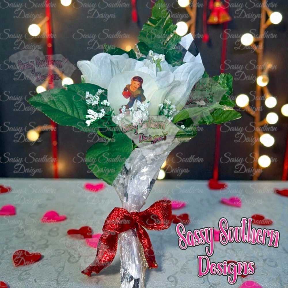 the cutest little customized rose bouquet🌹order yours now! 🥰🌹
